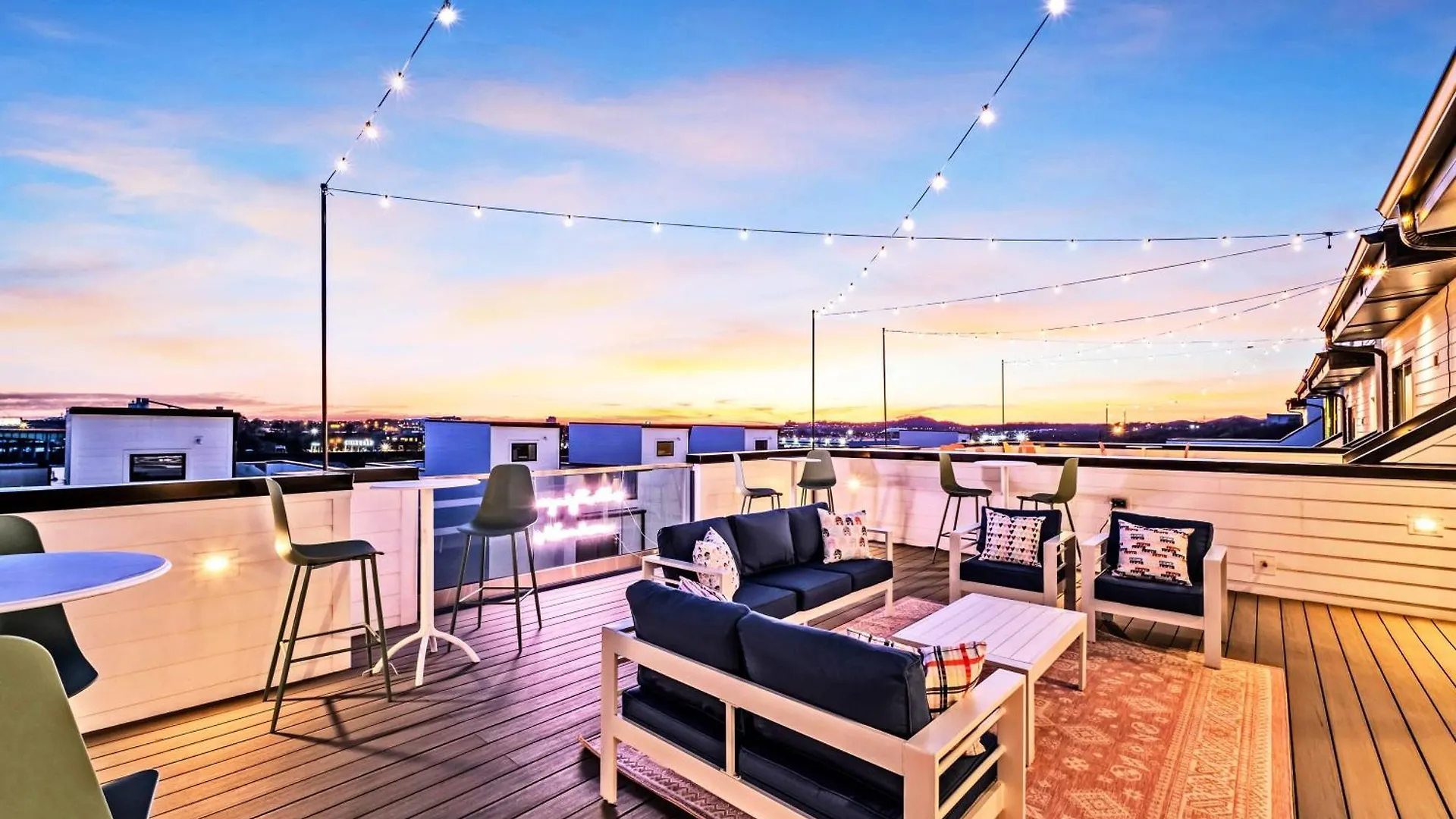 Holiday home New Nash Eras - 15 Beds - Hot Tub On Rooftop Deck Nashville