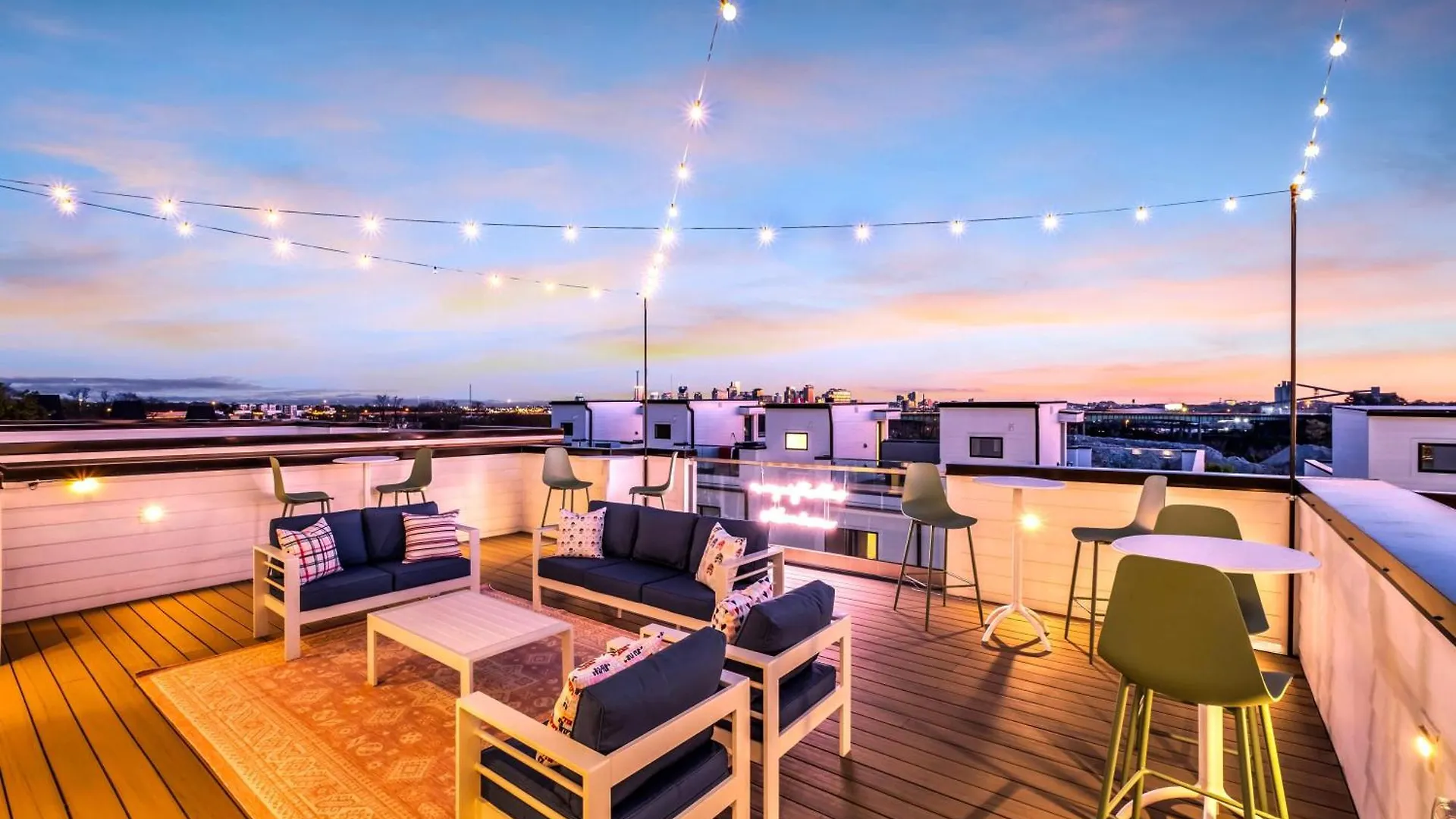 New Nash Eras - 15 Beds - Hot Tub On Rooftop Deck Nashville 0*,