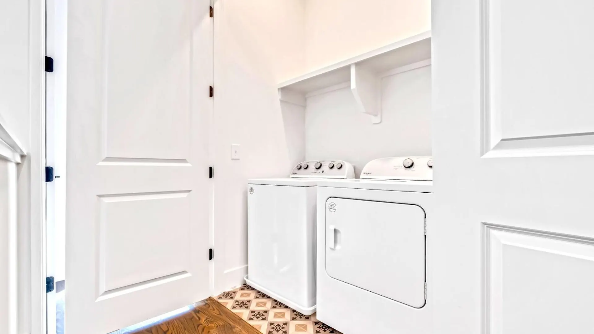 New Nash Eras - 15 Beds - Hot Tub On Rooftop Deck Nashville United States