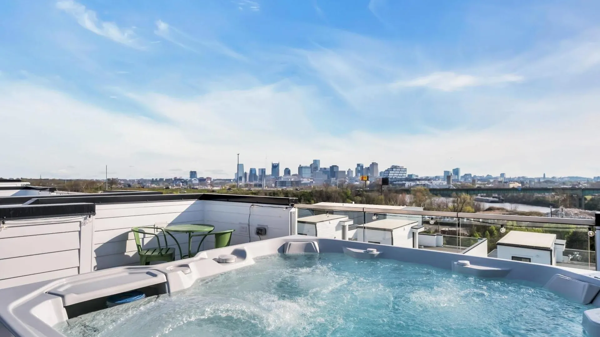 New Nash Eras - 15 Beds - Hot Tub On Rooftop Deck Nashville 0*,  United States